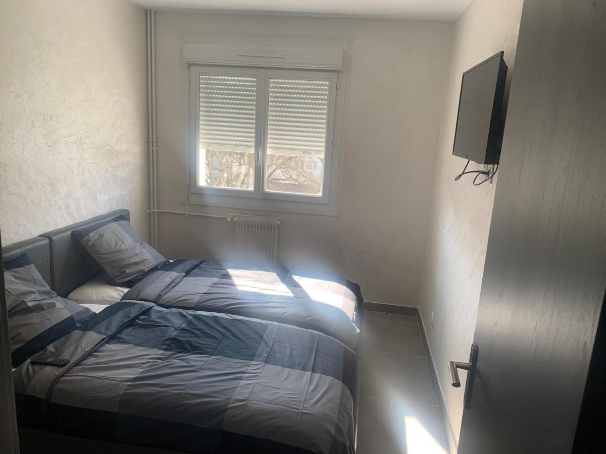 F3 Appartement 2 Chambre Un Salon Avec Wifi Saint-Jean-de-la-Ruelle Екстериор снимка
